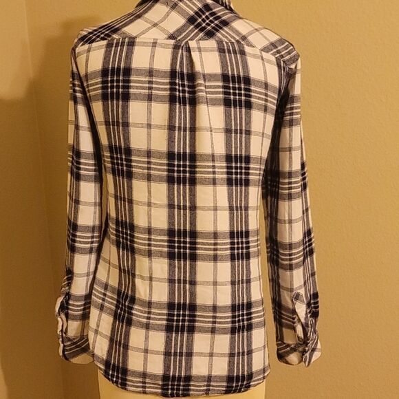 Rails plaid button Down shirt size small. - Picture 4 of 13